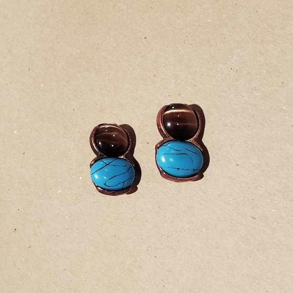 Vintage Brass Clip on Earrings - Picture 2 of 8